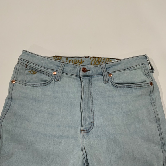 NEW 32X34 Wrangler x Lainey Wilson® Ladies' Boot Hugger Jeans in Bleach - Picture 3 of 11